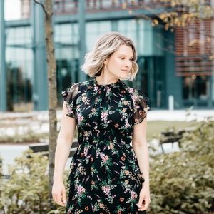 Gorgeous 2018 SHOSHANNA Floral & Frilly Dress!